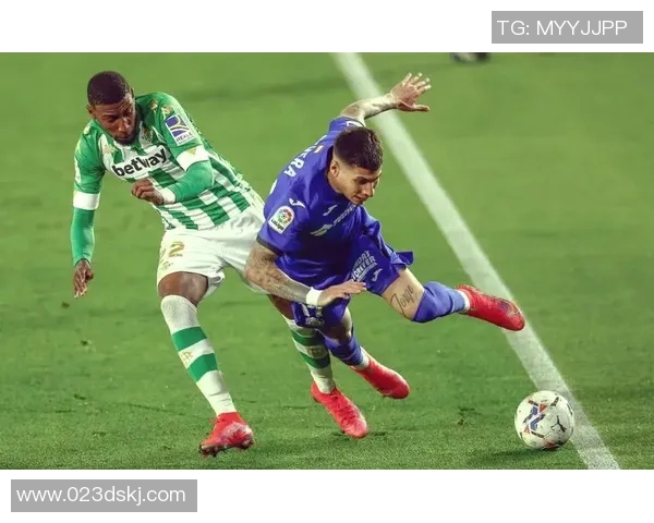 塞维利亚主场迎战巴萨争夺西甲冠军争夺战的关键一役