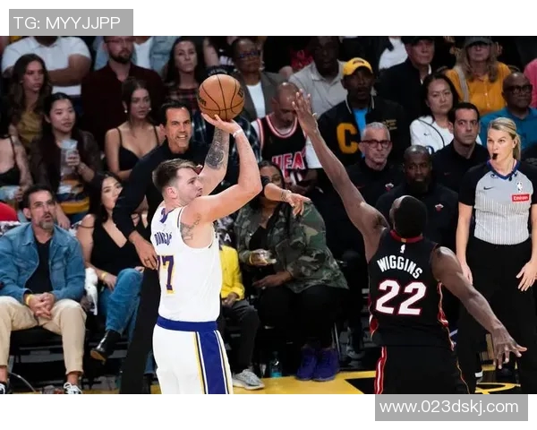 湖人对决热火精彩比赛录像回顾分析与精彩瞬间集锦