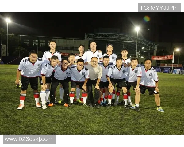 上海足球队的奋斗历程与荣耀追寻：一段不屈的足球纪实之旅